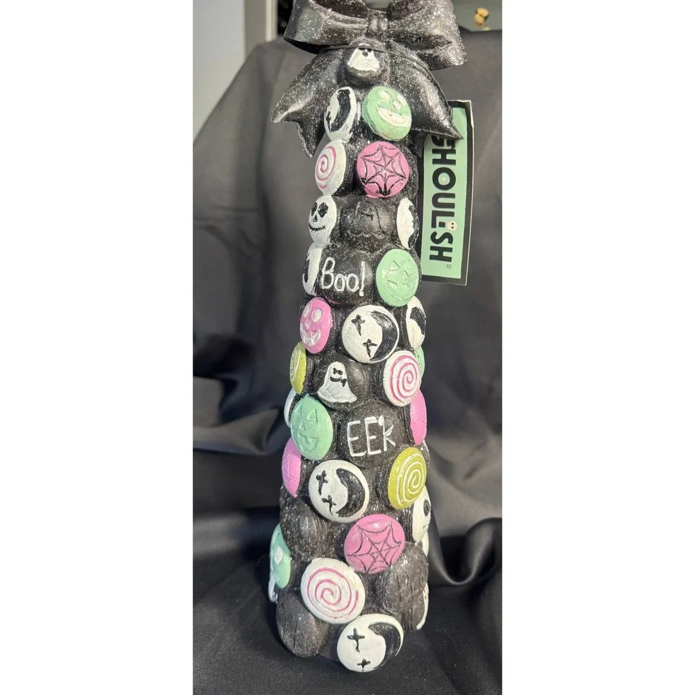 Ghoulish halloween macaron